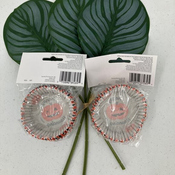 Wilton White Orange Pumpkin Halloween Happy Haunting Baking Cupcake Cups Liners - Picture 3 of 4